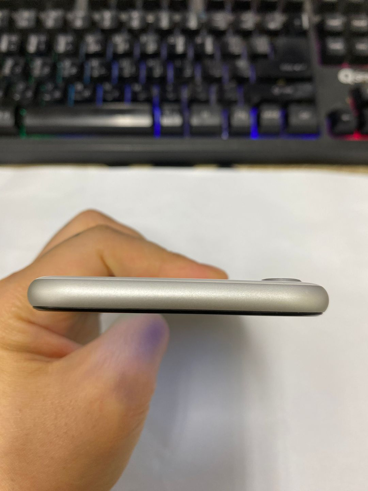 아이폰 SE2 화이트 SSS급 128GB 무잔상 배터리100% 회사폰 업무폰 세컨폰 196312--3