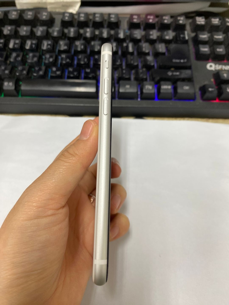 아이폰 SE2 화이트 SSS급 128GB 무잔상 배터리100% 회사폰 업무폰 세컨폰 196312--4