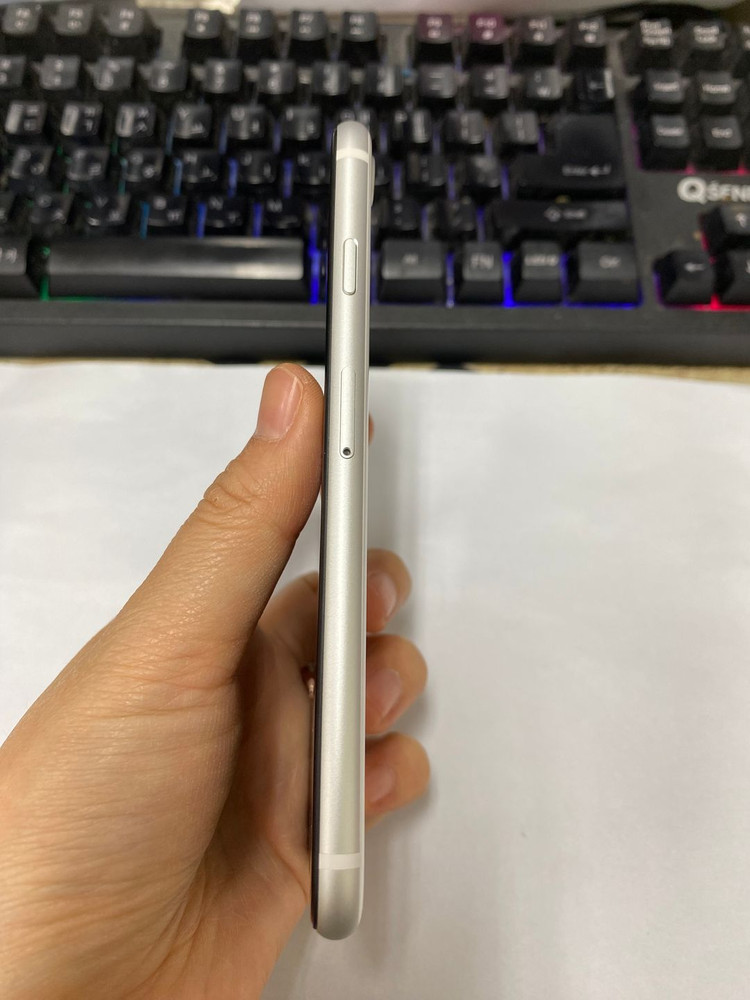 아이폰 SE2 화이트 SSS급 128GB 무잔상 배터리100% 회사폰 업무폰 세컨폰 196312--5