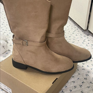 스웨이드 부츠 245 새상품 팔아요.