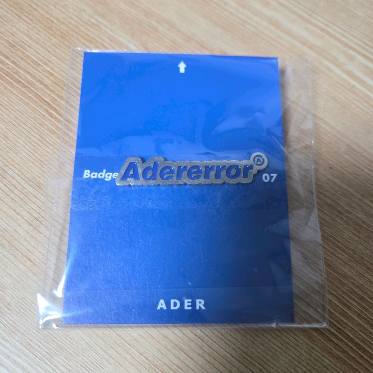 아더에러 뱃지 브로치 새상품 이미지