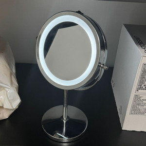 LED 원형 화장거울 탁상거울 10배 확대 거울 메이크업 팝니다. 이미지