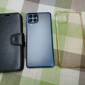 새폰급 ㅡ 갤럭시 퀀텀3 8램 128기가 + 강화유리등