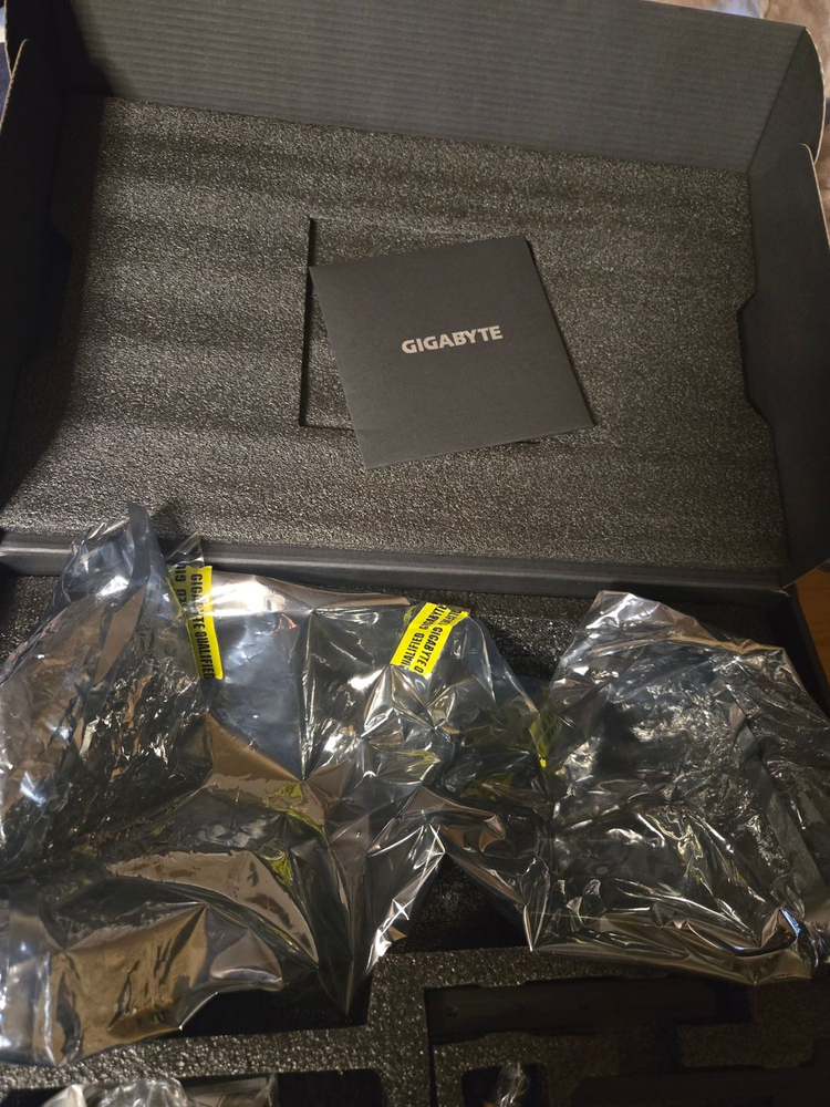 RTX 4080 SUPER 그래픽카드--5