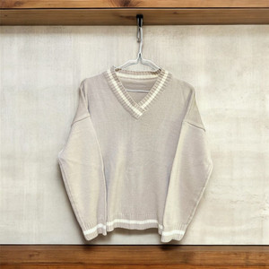아이보리 베이지색 V넥 니트팔아요!