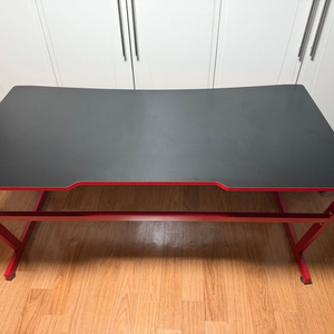 제닉스 ARENA-X ZERO 게이밍 데스크 1600 판매합니다.