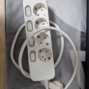 나눔/ 4구 멀티탭 0.5m + 핸드폰충전기와 지갑