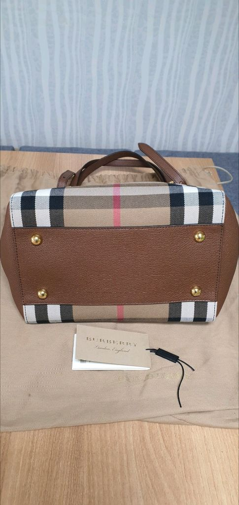 버버리 하우스체크 숄더백 토트백 새상품급 정품(감정O)구찌프라다루이비통디올고야드샤넬셀린느보테가생로랑발렌시아가가방--7