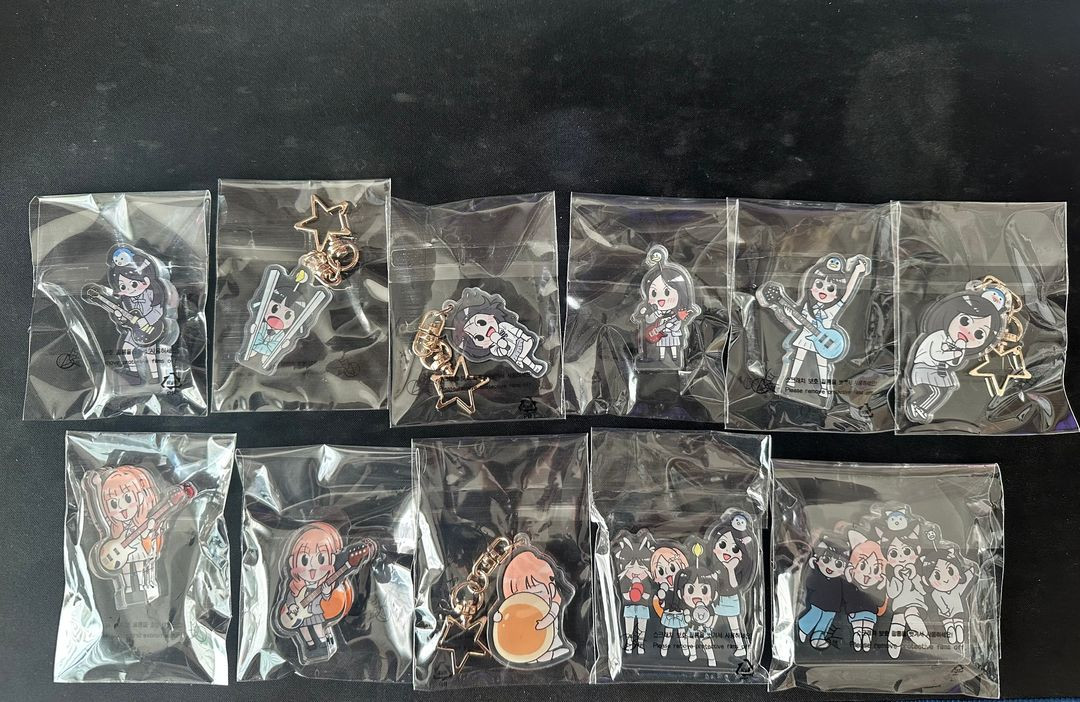 QWER 굿즈, 포카,비공굿 판매--1