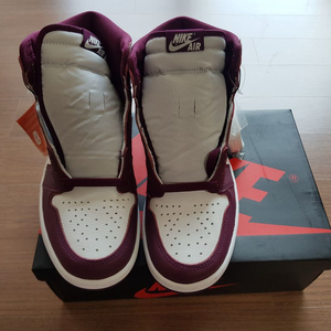 나이키 조던 1 하이 보르도 270 판매