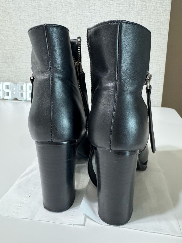 슈콤마보니 블랙 레더 앵클부츠 230 이미지