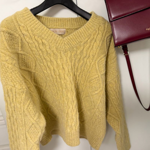 새상품] GUO.GUO 앙고라혼방 고급소재옐로우 케이블 여성니트