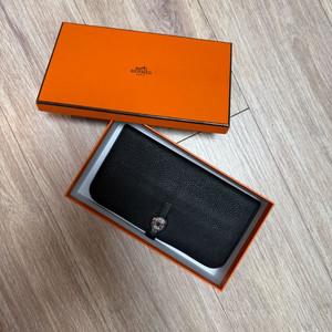 Hermes 에르메스 도곤 렉토 장지갑 (블랙-토고가죽) 이미지