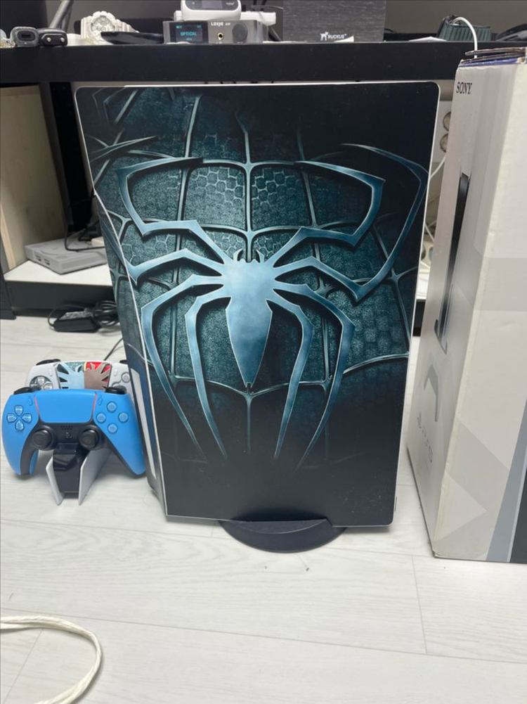 PS5 디스크 풀박스 + 패드2개 + 게임2종(서비스)--2