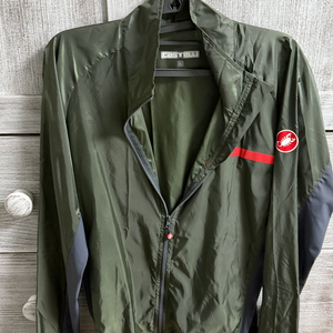 카스텔리 바람막이