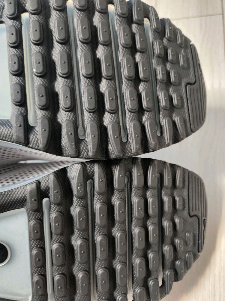 새상품급)나이키 에어맥스 2013 남성 신발 HQ3025-001 사이즈270여러 중고사이트에도 같이 판매하고 있어서--6