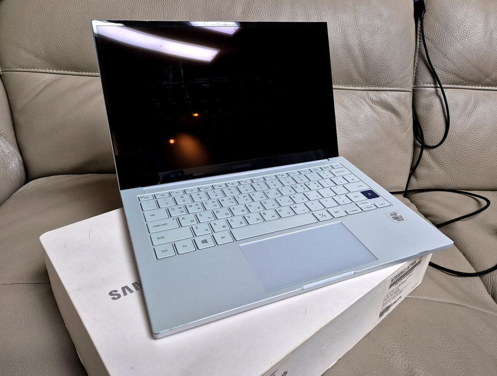 삼성 갤럭시북 이온 고사양 NT930XCJ / i7 / 16GB / 256GB--1