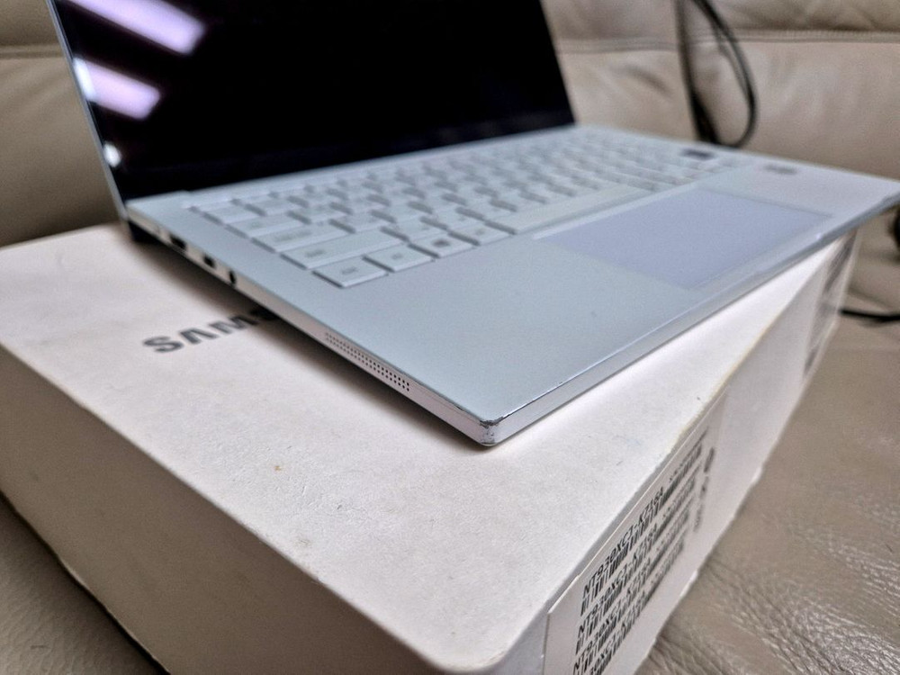 삼성 갤럭시북 이온 고사양 NT930XCJ / i7 / 16GB / 256GB--2