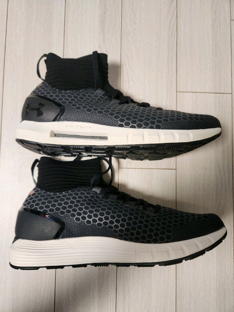 새상품급)언더아머 러닝화 UA 호버 리액터 미드 3020313-001 운동화 사이즈270러닝화/남성용(M)/하이탑/ 이미지