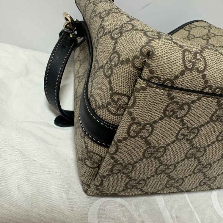 구찌 GG 엠블럼 스몰 버킷백 새상품급 풀구성 팝니다.--6