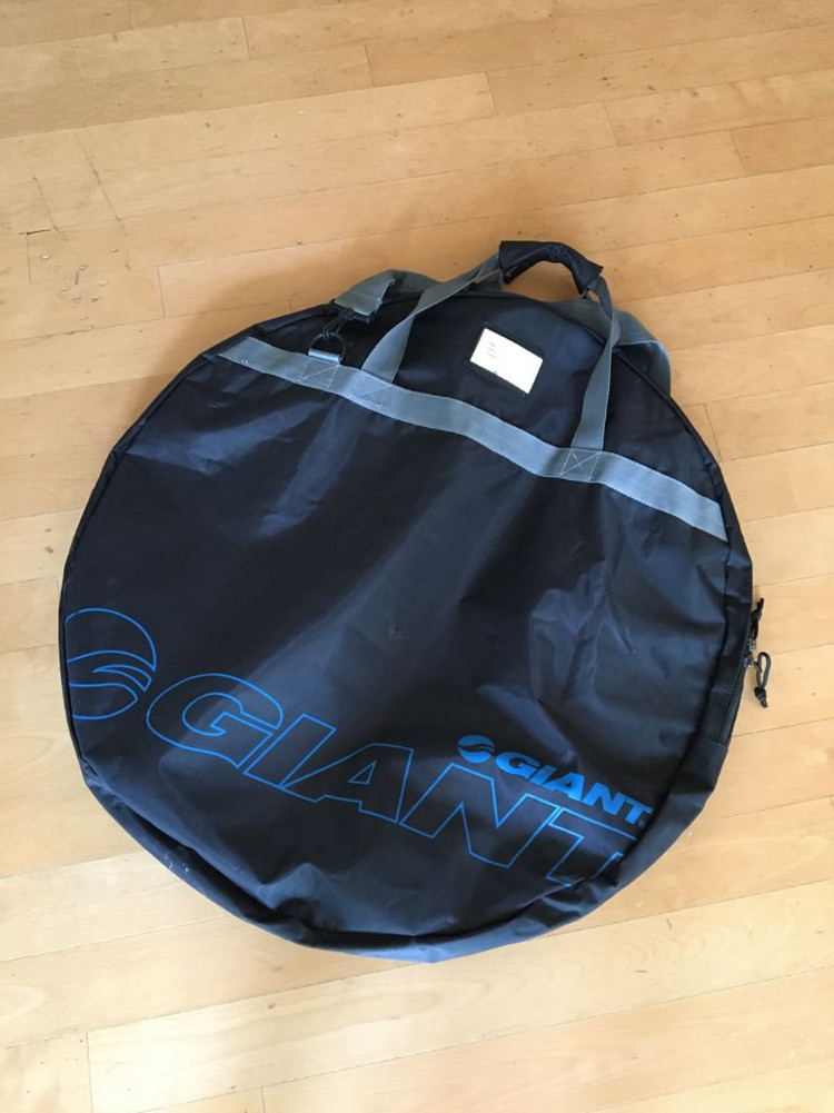 자전거관련용품 사진당 18,000원씩에 팝니다.--3