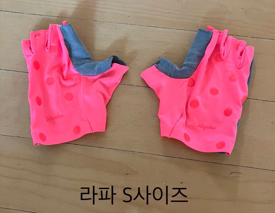 자전거관련용품 사진당 18,000원씩에 팝니다.--4