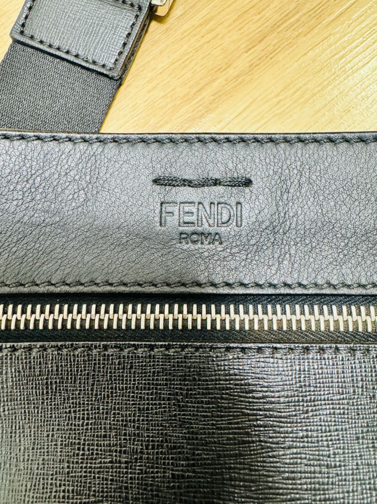 [FENDI] 펜디 로마 블랙 레더 메신저백 / 남성 크로스백--1