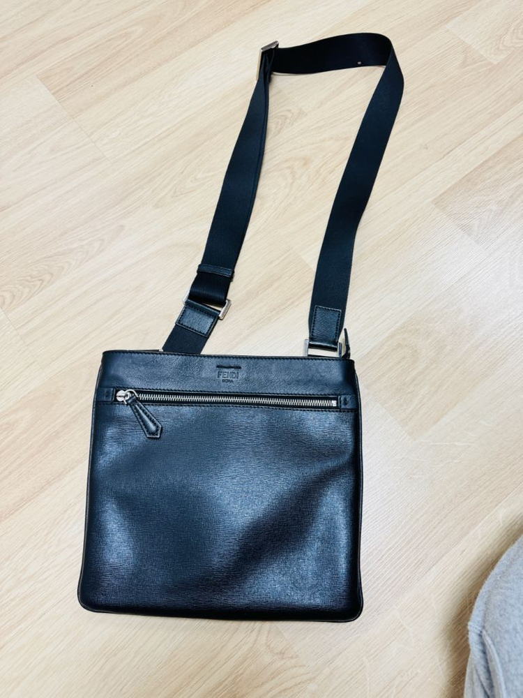 [FENDI] 펜디 로마 블랙 레더 메신저백 / 남성 크로스백--2