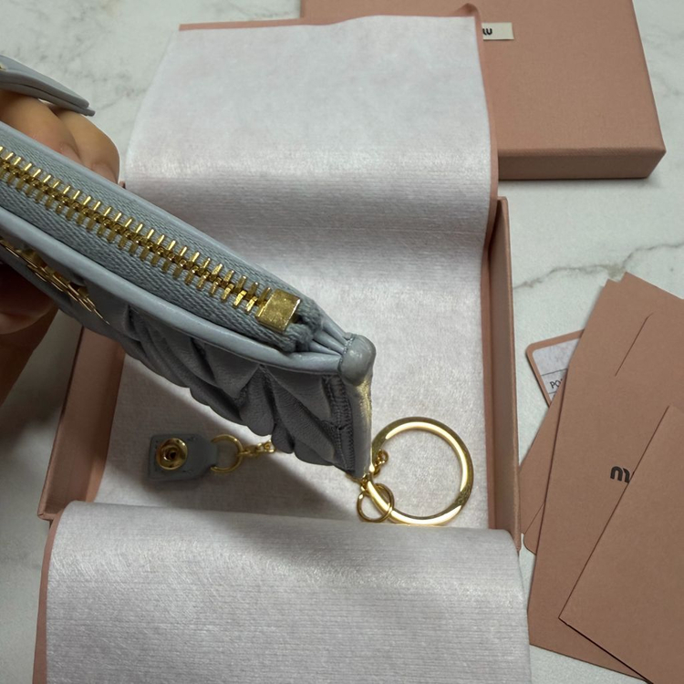 미우미우 마테라쎄 지퍼카드지갑 이미지