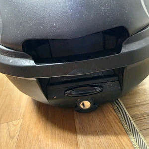 트라이엄프 순정 2025년식 탑박스+마운팅키트 팝니다 이미지