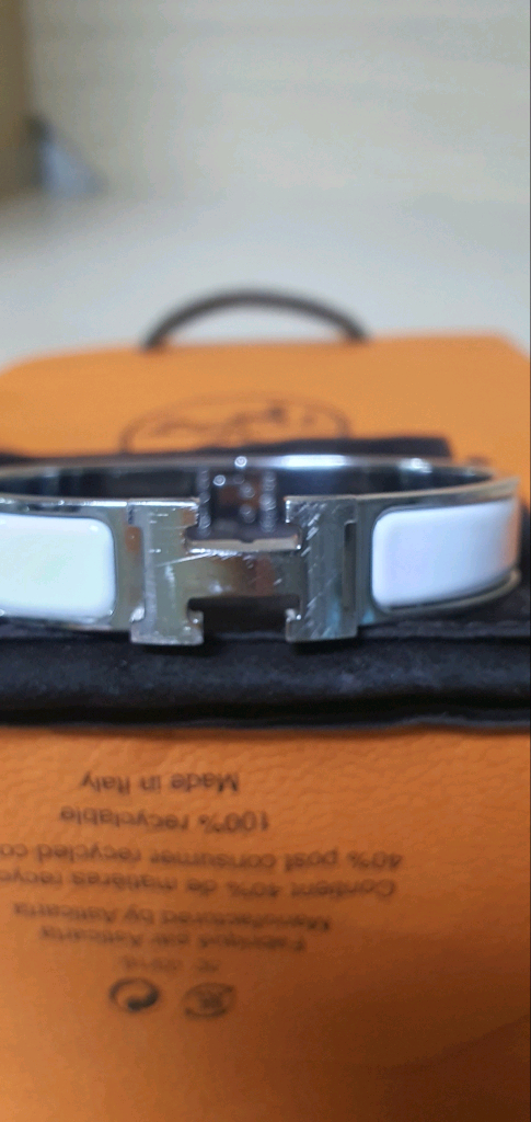 에르메스 클릭아슈pm 팔찌 정품A급(감정O)구찌프라다루이비통디올고야드샤넬셀린느보테가생로랑발렌시아가버버리반클리프가방--2