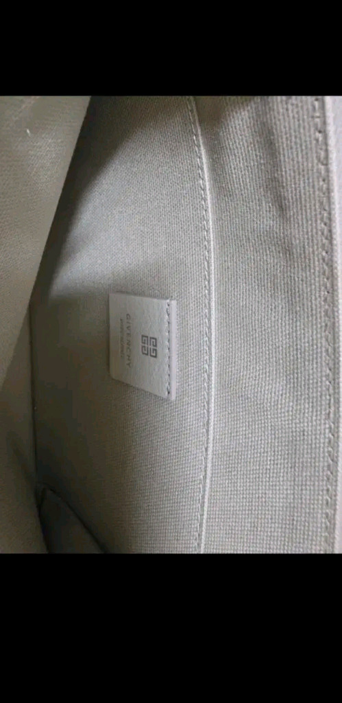 지방시 아이보리 클러치백 새상품 급처--1