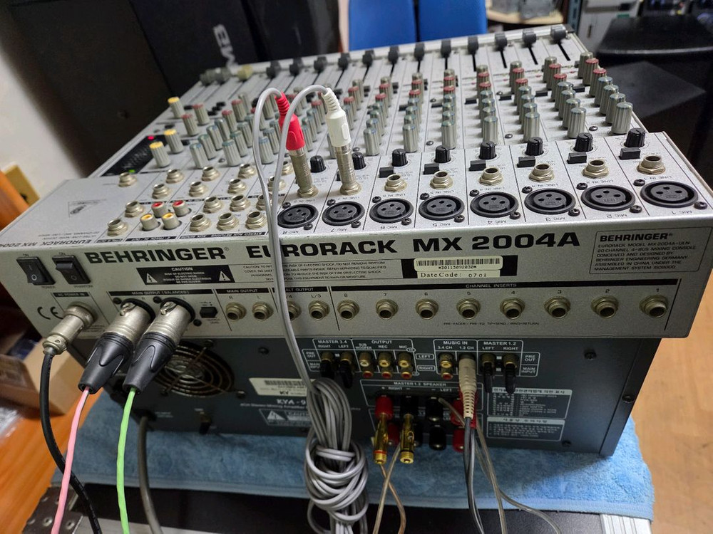 베링거 16채널 음향믹서기 팝니다 이미지