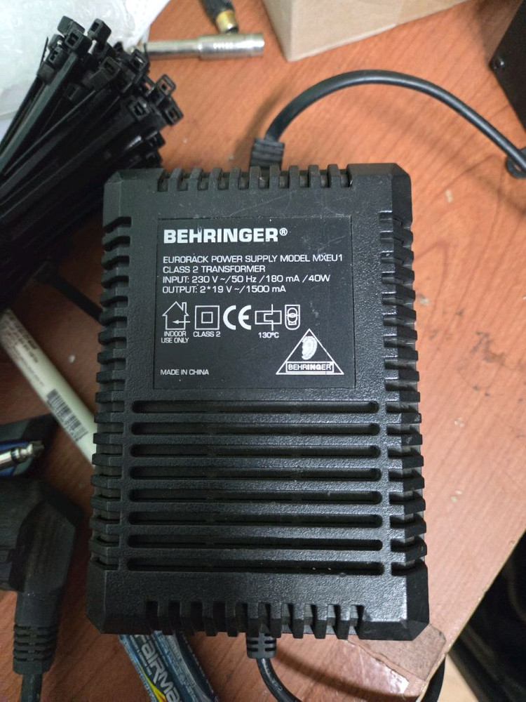 베링거 16채널 음향믹서기 팝니다 이미지