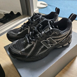 뉴발란스 1906R 운동화 이미지