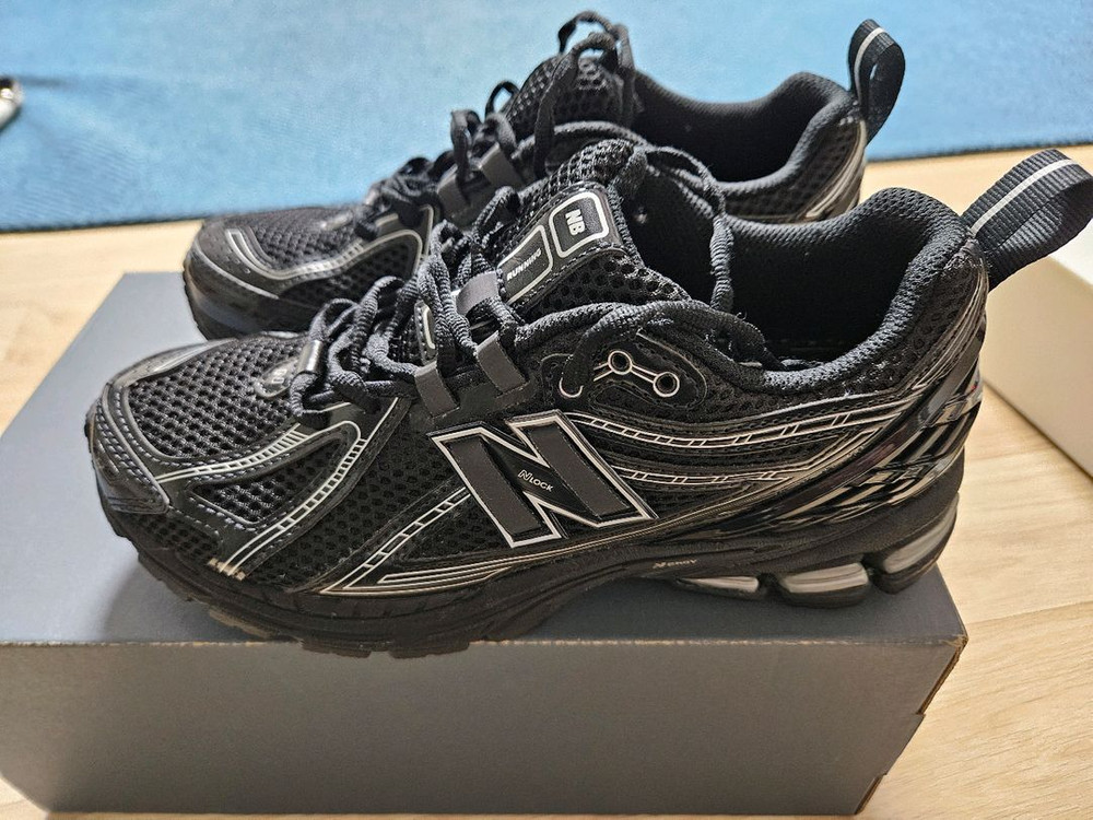 뉴발란스 1906R 운동화 이미지