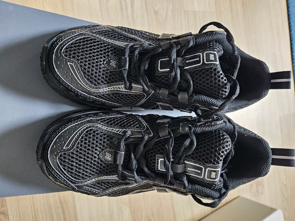 뉴발란스 1906R 운동화 이미지