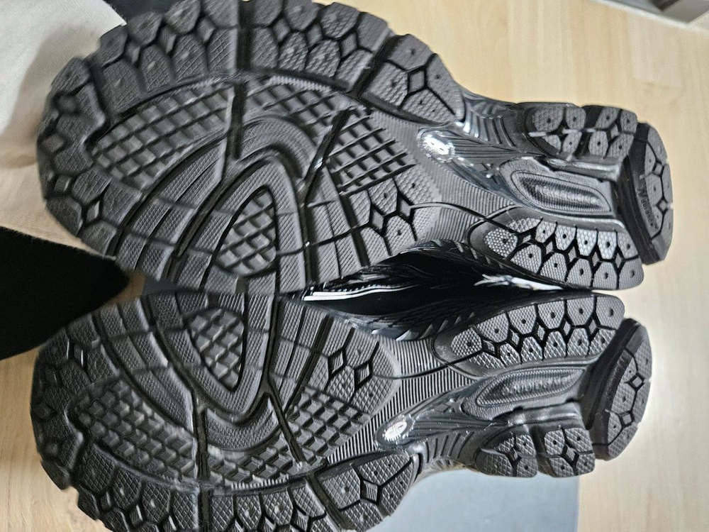 뉴발란스 1906R 운동화 이미지