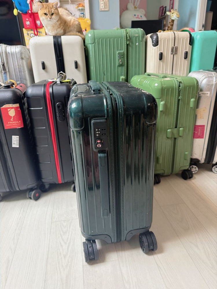 리모와 에센셜 캐빈 짙은 녹색 캐리어--3