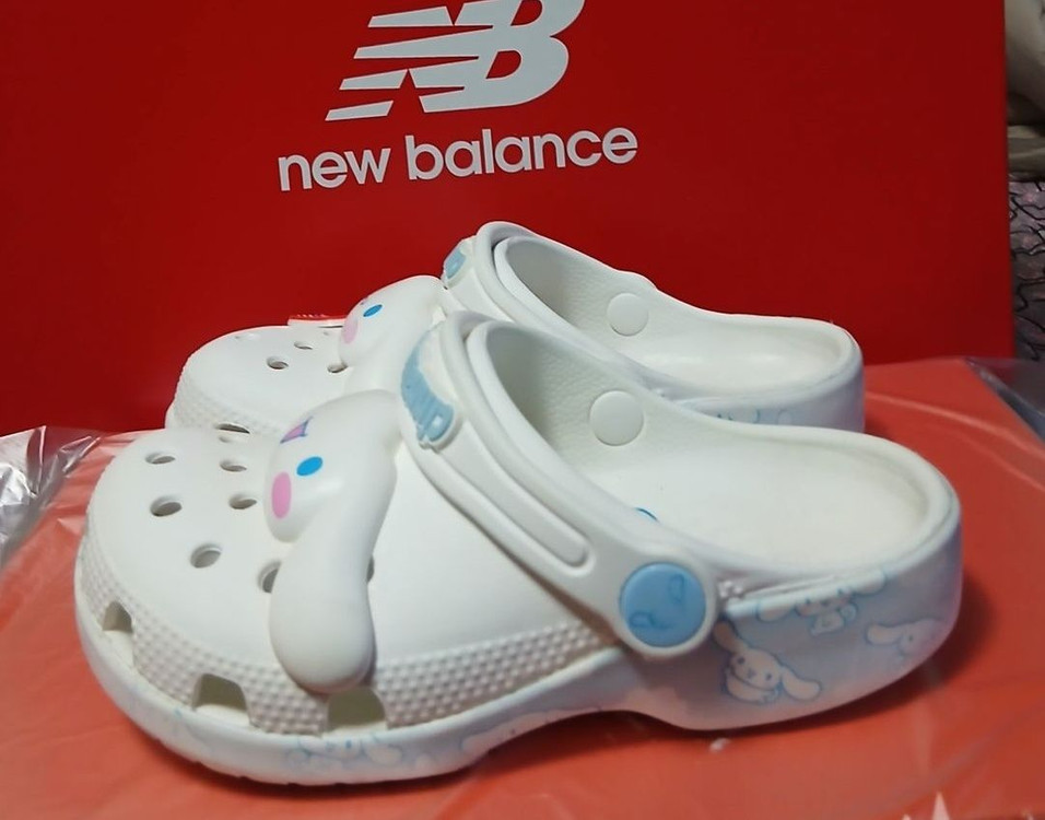 크록스 시나모롤 크록스C11--1