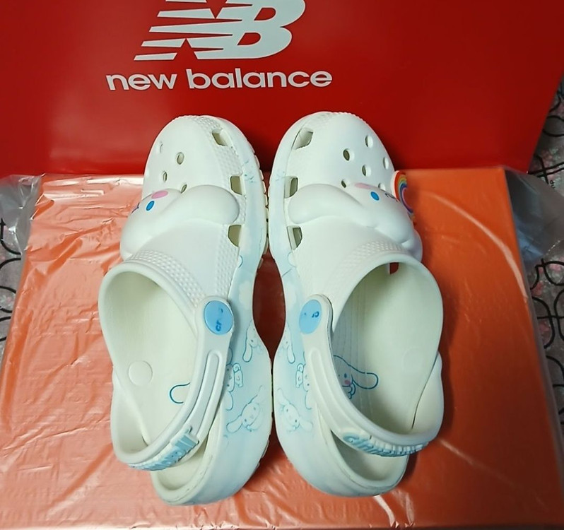 크록스 시나모롤 크록스C11--4