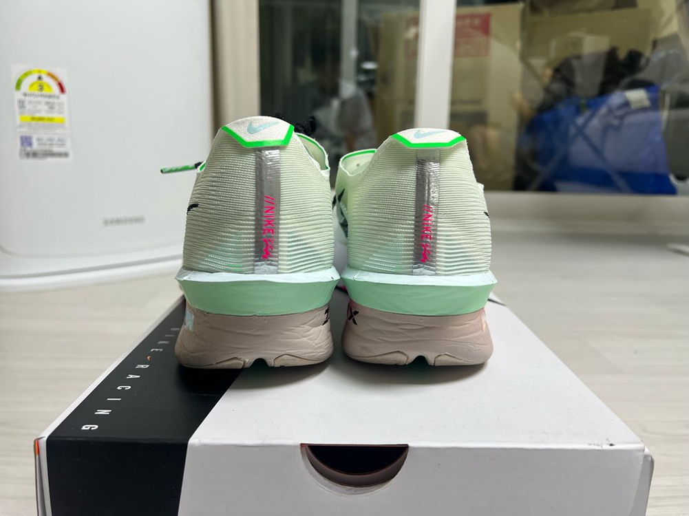 (남성275사이즈)나이키 나이키 런닝화 베이퍼플라이 4 (HF6414-101) 사이즈275--1