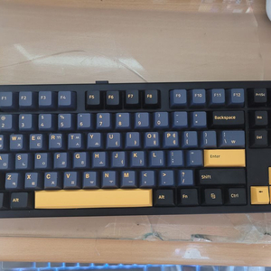 큐센 Q87 PBT 블랙 민트축 기계식키보드 팝니다.