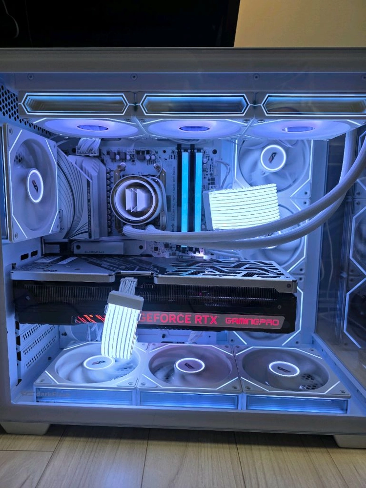 라이젠7 7800X3D RTX4080 본체 팝니다 이미지