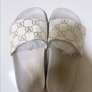 정품 발렌티노 슬라이드 슬리퍼 36(230)비브람댐