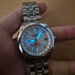 38mm 시티즌 아테사 gmt 슈퍼티타늄 전파수신 빛 충전 시계