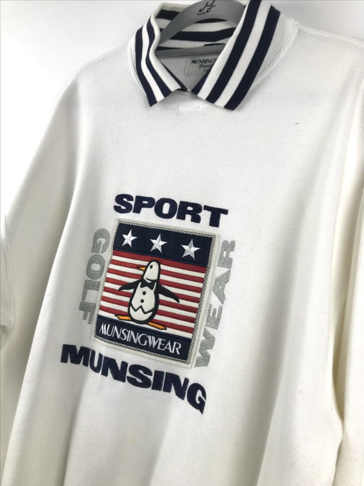 먼싱웨어 올드스쿨 y2k 맨투맨 스포티빈티지 화이트 대대장--0