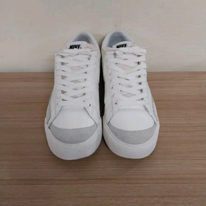 여성 나이키 블레이저 로우 플랫폼 스니커즈, 운동화 (235)