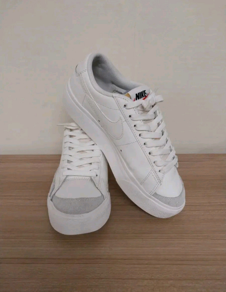 여성 나이키 블레이저 로우 플랫폼 스니커즈, 운동화 (235)--1