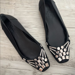 구찌 스터드 플랫